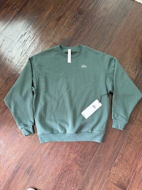 NWT Alo Accolade Crew Neck Pullover Clover Green size x small